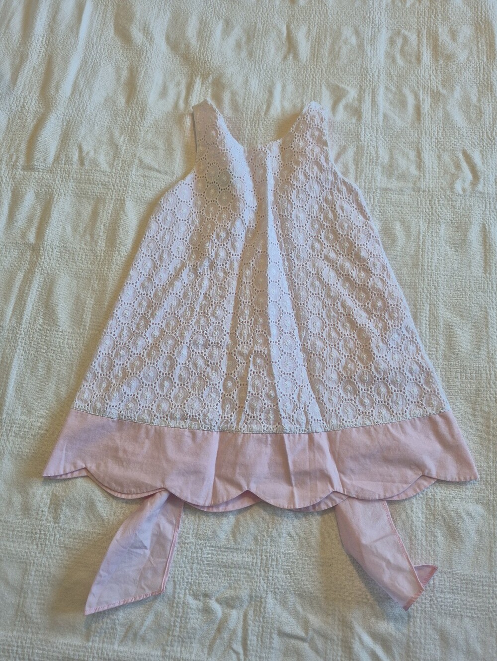 Avavini girls size 3 pink with eyelet top, back bow pretty sleeveless dress VGUC